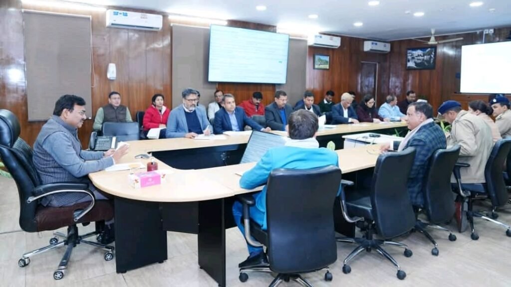 मुख्य सचिव आनन्द बर्द्धन ने देहरादून मोबिलिटी प्लान के सम्बन्ध में ली बैठक