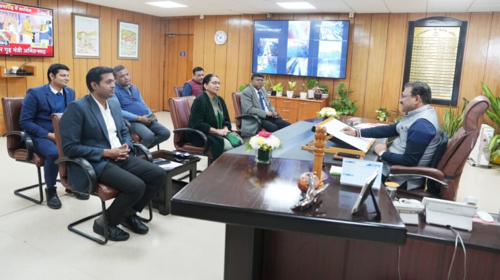 उत्तर रेलवे मुरादाबाद विनीता श्रीवास्तव के साथ मुख्य सचिव आनन्द बर्द्धन ने की बैठक, परियोजनाओं के सम्बन्ध में  की विस्तार से चर्चा