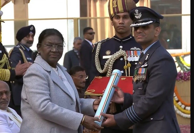 वायुसेना के ग्रुप कैप्टन शुभांशु शुक्ला को राष्ट्रपति द्रौपदी मुर्मू ने अशोक चक्र से किया सम्मानित