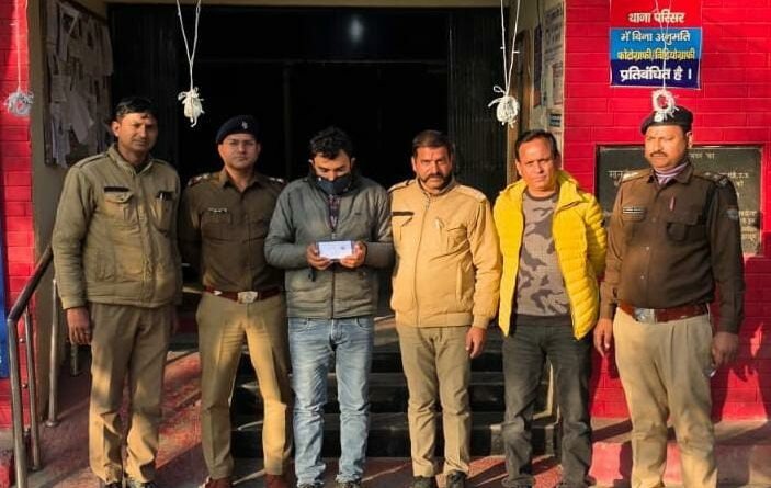 24 घंटे के अंदर दून पुलिस ने रायपुर क्षेत्र में हुई चेन स्नेचिंग की घटना का किया खुलासा, घटना को अंजाम देने वाले ब्लिंकिट डिलीवरी बॉय को पुलिस ने गिरफ्तार कर भेजा सलाखों के पीछे