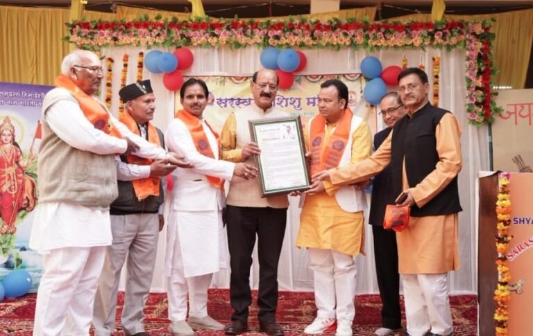 मुनि की रेती में वार्षिकोत्सव कार्यक्रम में कैबिनेट मंत्री सुबोध उनियाल ने की शिरकत