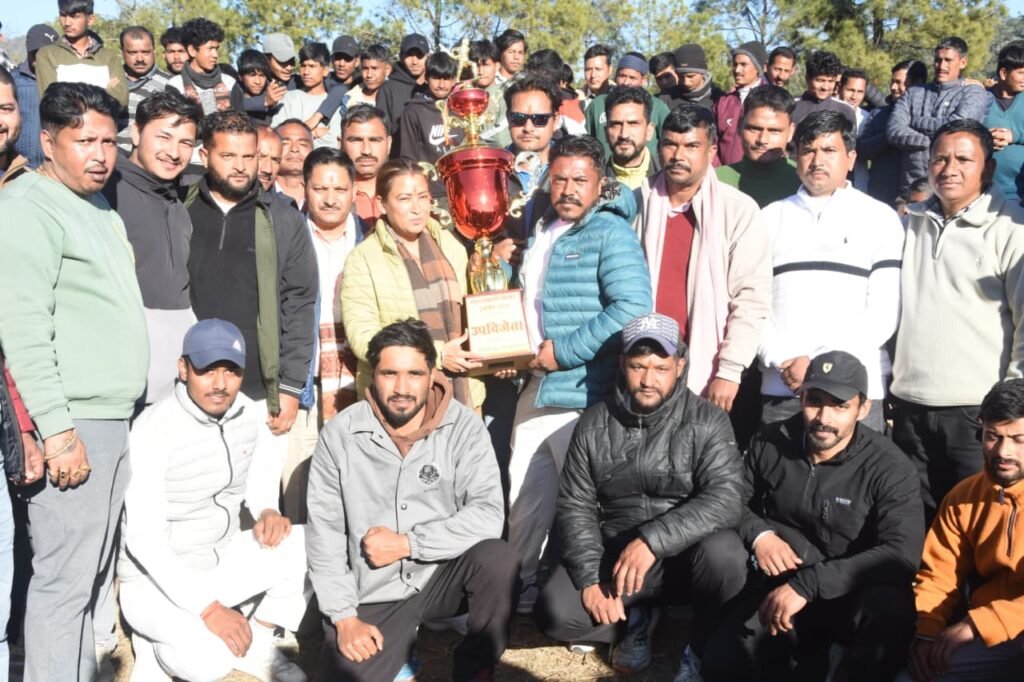 सोमेश्वर के गोविंदपुर में क्रिकेट टूर्नामेंट विजेताओं को खेल मंत्री रेखा आर्या ने किया सम्मानित