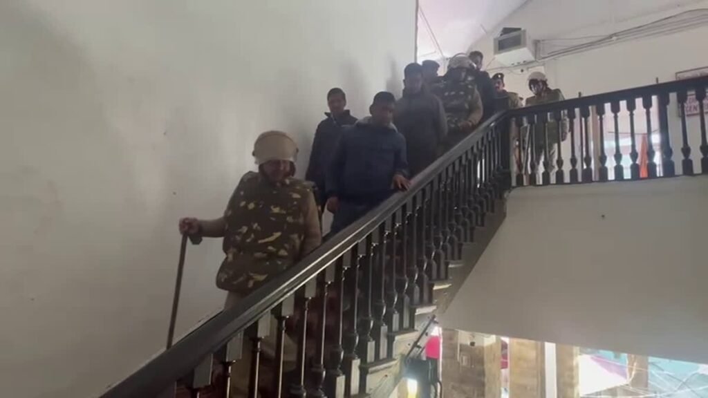 Breaking News : उत्तराखंड में दो न्यायालयों को बम से उड़ाने की धमकी, पुलिस और BDS मौके पर