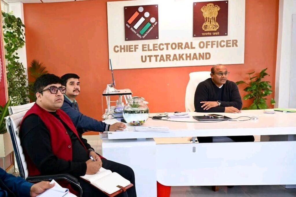 मुख्य निर्वाचन अधिकारी डॉ. बी.वी.आर.सी पुरुषोत्तम ने की SIR तैयारियों के सम्बंध में समीक्षा बैठक 