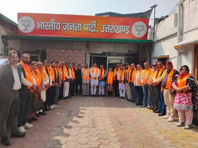 देशविरोधी राजनीति के खिलाफ बड़ी संख्या में पूर्व सैनिक भाजपा में शामिल