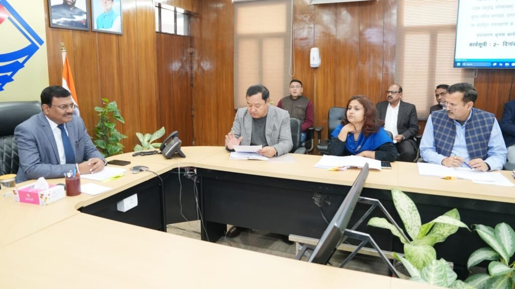 मुख्य सचिव आनंद बर्धन ने ली ग्रामीण वेग वृद्धि परियोजना की उच्चाधिकार एवं मार्गदर्शन समिति की बैठक