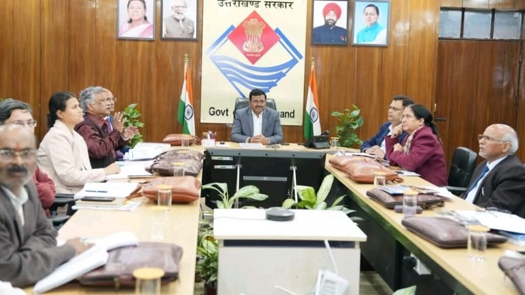 यूकॉस्ट की सामान्य महासभा की मुख्य सचिव आनंद बर्द्धन ने ली बैठक