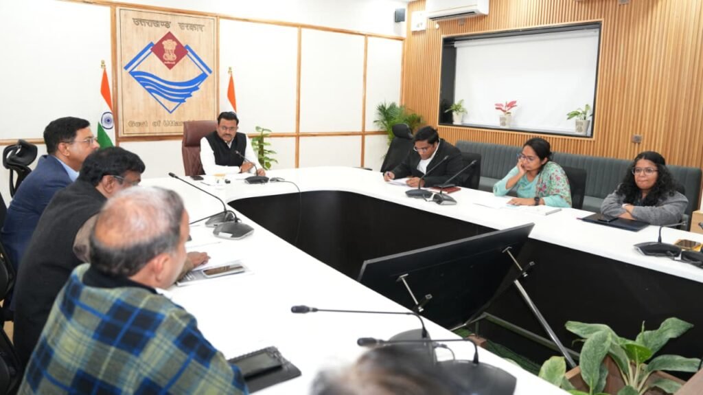 मुख्य सचिव आनंद बर्धन ने ली अधिकृत वित्त समिति की बैठक