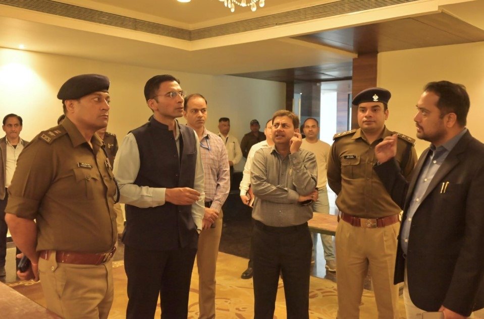 गृह मंत्री अमित शाह के दौरे से पहले डीएम सविन बंसल ने एसएसपी संग व्यवस्थाओं का किया स्थलीय निरीक्षण