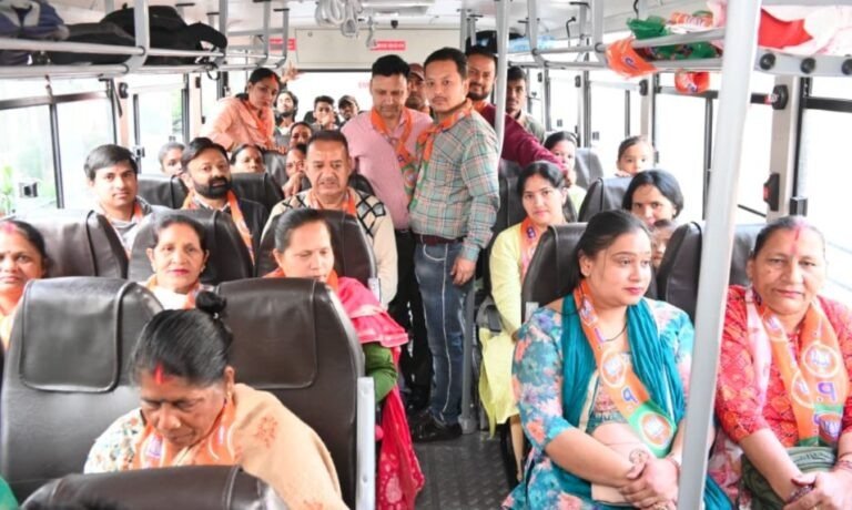 केंद्रीय गृह मंत्री अमित शाह की अध्यक्षता में आयोजित चार साल बेमिसाल” कार्यक्रम के लिए पार्टी कार्यकर्ताओं संग हरिद्वार रवाना हुए कैबिनेट मंत्री गणेश जोशी