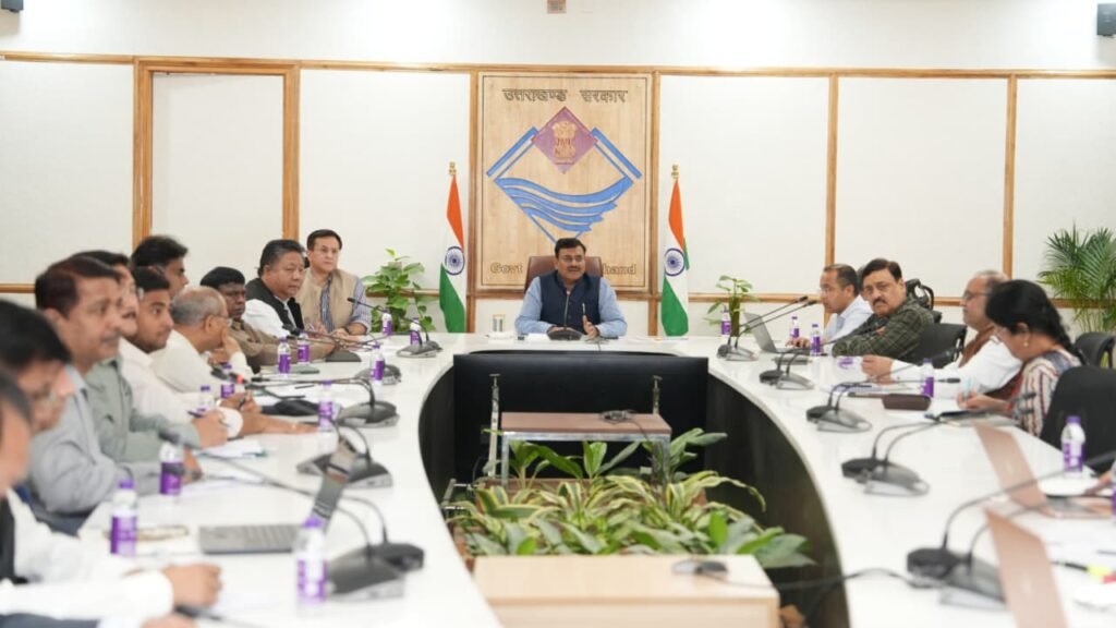 मुख्य सचिव आनंद बर्धन ने राज्य में गैस, ईंधन एवं आवश्यक कमोडिटीज की निर्बाध आपूर्ति सुनिश्चित करने हेतु ली समीक्षा बैठक