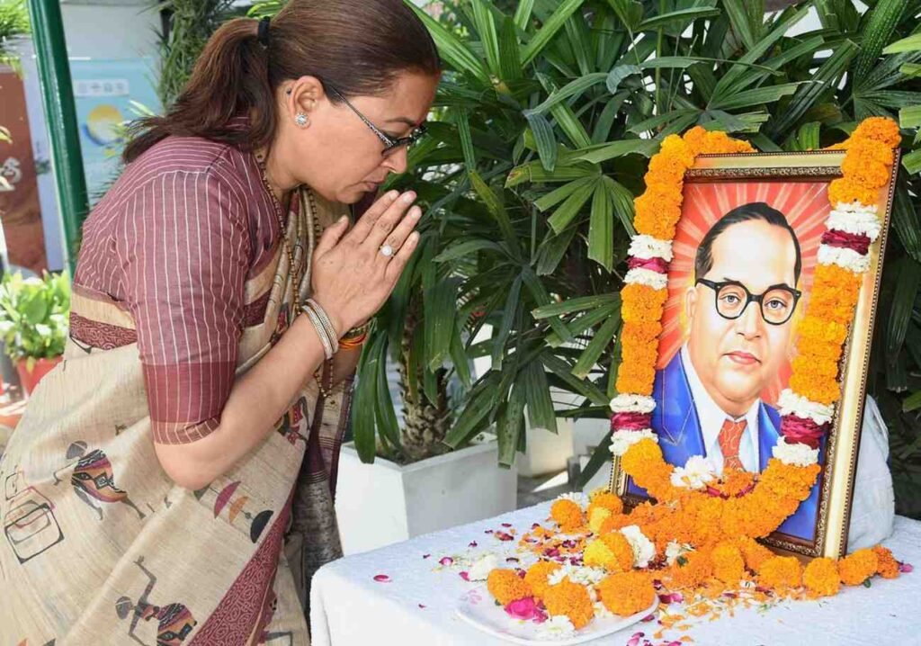 कैबिनेट मंत्री रेखा आर्या ने संविधान निर्माता, भारत रत्न डॉ. भीमराव आंबेडकर को दी श्रद्धांजलि