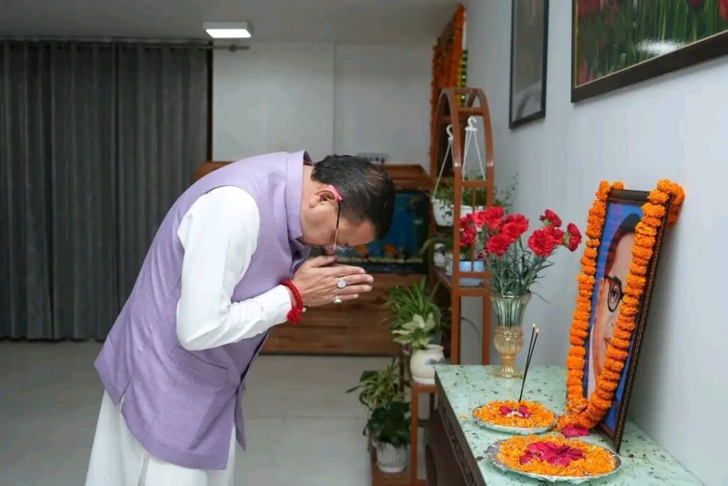 मुख्यमंत्री धामी ने भारतीय संविधान के निर्माता एवं ‘भारत रत्न’ बाबा साहेब डॉ. भीमराव आंबेडकर जी की जयंती पर पुष्प अर्पित कर किया भावपूर्ण स्मरण