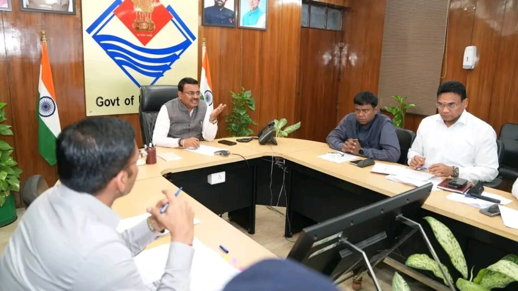 मुख्य सचिव आनंद बर्द्धन ने देहरादून शहर के यातायात संतुलन को लेकर देहरादून मोबिलिटी प्लान की ली बैठक 