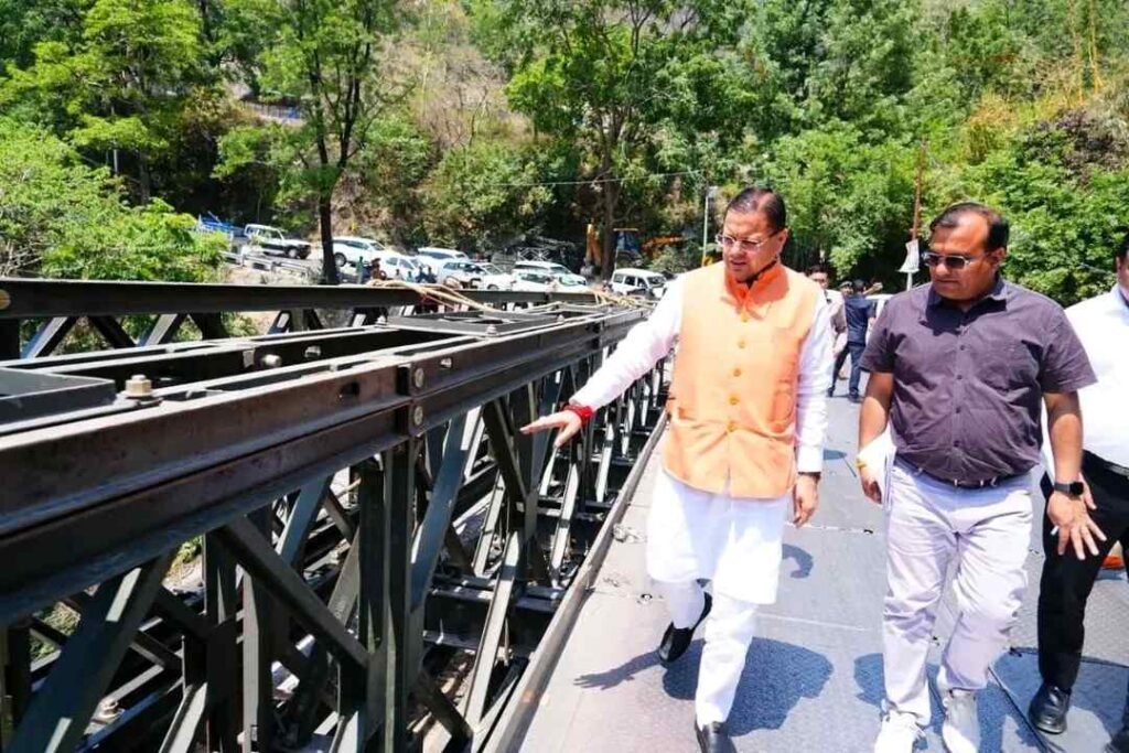 मुख्यमंत्री धामी ने शिव मंदिर के निर्माणाधीन पुल का किया स्थलीय निरीक्षण