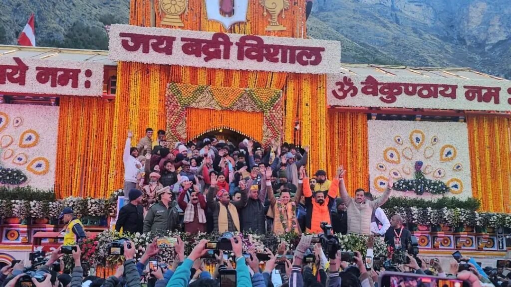 वैदिक मंत्रोच्चार के बीच खुले बदरी विशाल के कपाट