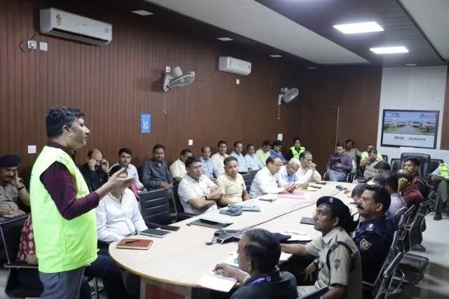 जिलाधिकारी सविन बसंल के निर्देशों के अनुपालन में रेखीय विभागों के अधिकारियों के साथ टेबल टॉप बैठक 