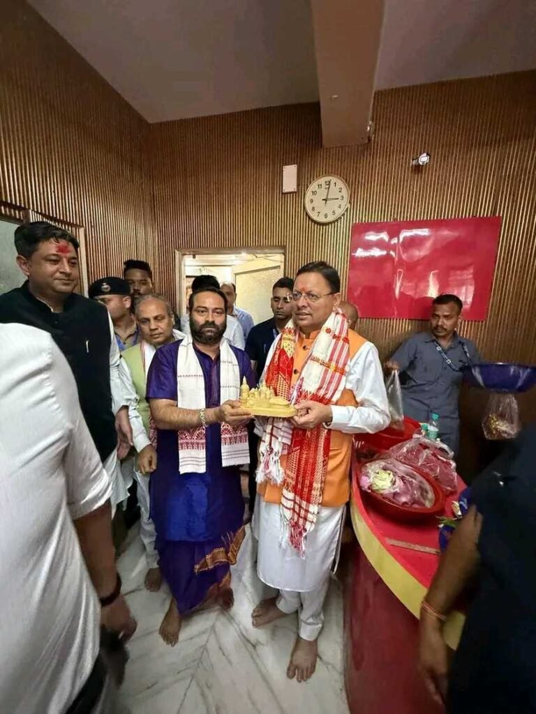 मुख्यमंत्री धामी ने कामाख्या देवी मंदिर में की विधिवत पूजा-अर्चना