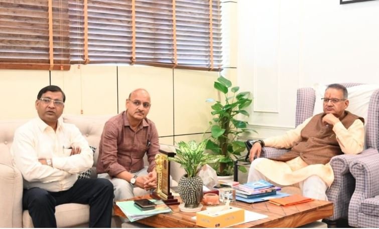कृषि मंत्री गणेश जोशी ने उद्यान विभाग के अधिकारियों के साथ की समीक्षा बैठक