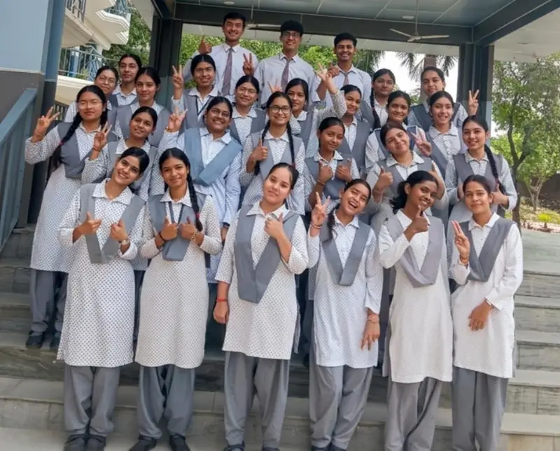 एसजीआरआर एजुकेशन मिशन के छात्रों का शानदार प्रदर्शन, सीबीएसई कक्षा 12 में 100% सफलता