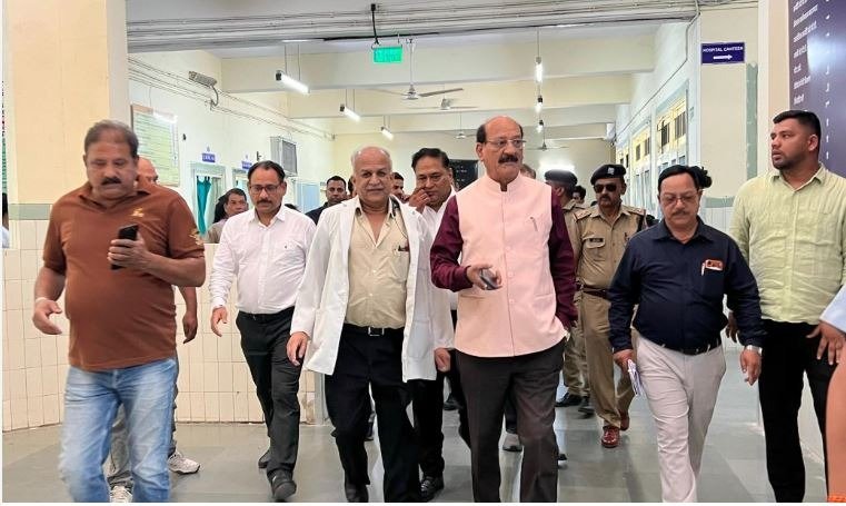 डॉक्टर सुशीला तिवारी अस्पताल का स्वास्थ्य मंत्री सुबोध उनियाल ने किया औचक निरीक्षण