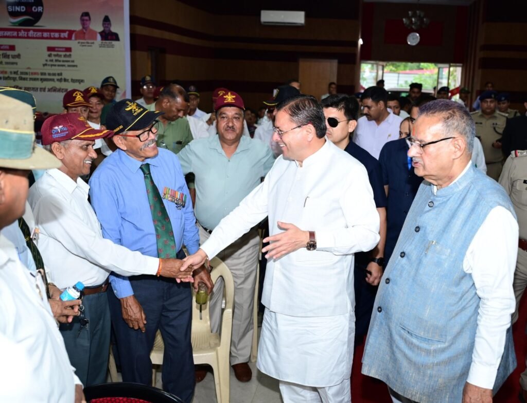 दून सैनिक इंस्टीट्यूट गढ़ी कैंट में आयोजित ‘ऑपरेशन सिंदूर-शौर्य, सम्मान और वीरता’ कार्यक्रम में मुख्यमंत्री धामी ने किया प्रतिभाग
