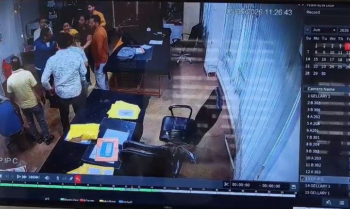 बेटे को नकल से रोका तो ‘दरोगा’ पिता ने कॉलेज में घुसकर शिक्षकों को पीटा, अब FIR दर्ज, दरोगा निलंबित