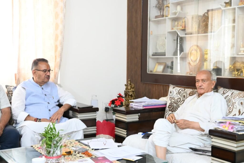 कैबिनेट मंत्री गणेश जोशी ने पूर्व मुख्यमंत्री भगत सिंह कोश्यारी को पद्मभूषण से अलंकृत किए जाने पर कैबिनेट मंत्री गणेश जोशी ने दीं बधाई