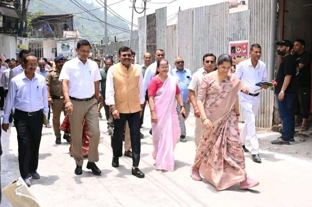 मुख्य सचिव आनंद बर्द्धन ने टिहरी गढ़वाल में बजरंग सेतु का किया स्थलीय निरीक्षण