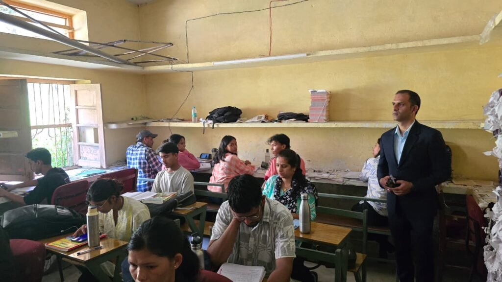 जिलाधिकारी आशीष भटगांई ने सोरगढ़ किले का किया औचक निरीक्षण 