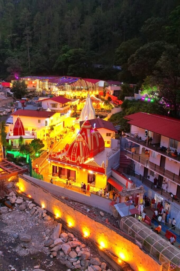 कैंचीधाम में जन सैलाब, स्थापना दिवस पर बाबा नीम करोली के दर्शन को उमड़ी भीड़ 