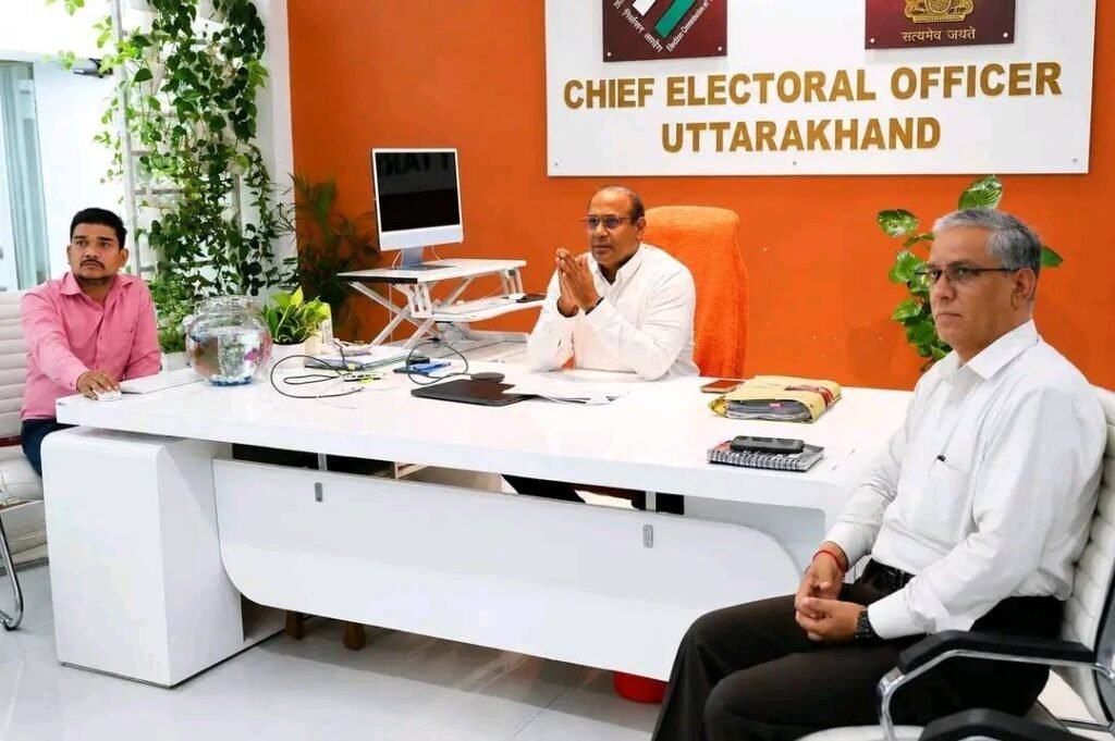 मुख्य निर्वाचन अधिकारी डॉ. बी.वी.आर.सी. पुरुषोत्तम ने दानों मंडलायुक्तों के साथ बैठक कर SIR पर की समीक्षा