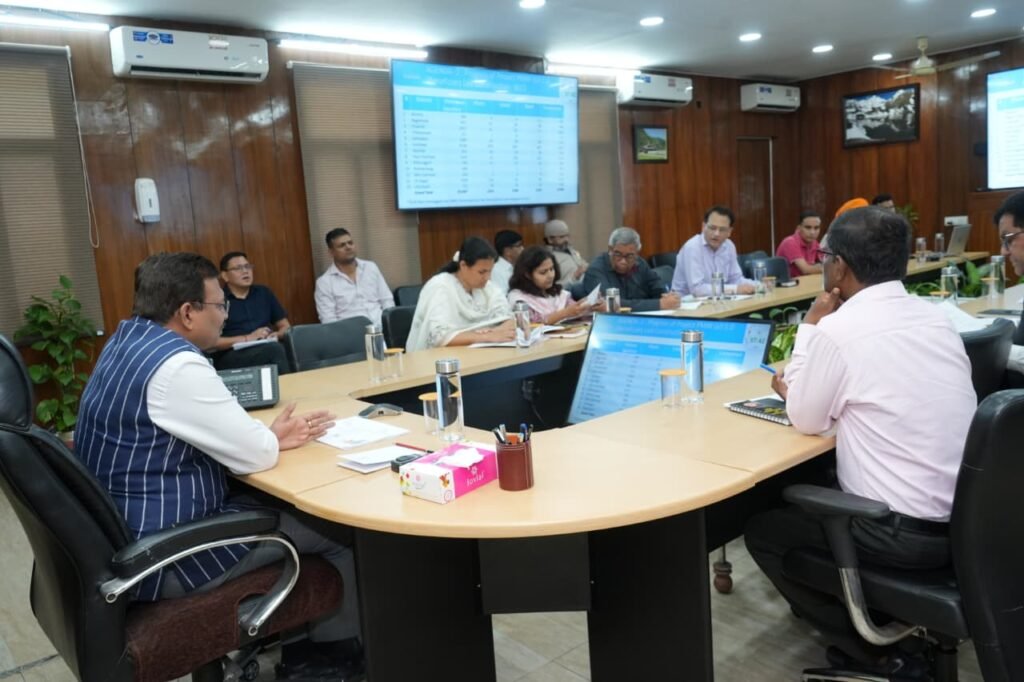 मुख्य सचिव आनन्द बर्द्धन ने प्रधानमंत्री आवास योजना की राज्य स्तरीय स्वीकृति एवं निगरानी समिति की ली बैठक