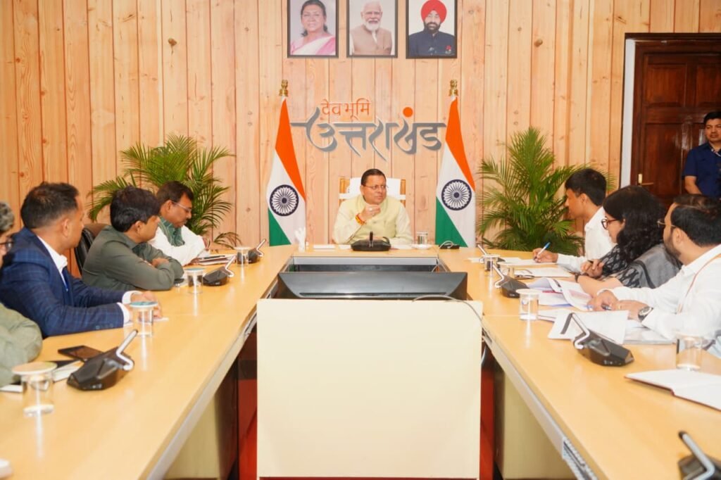 मुख्यमंत्री धामी से नीति आयोग सदस्य प्रो. (डॉ.) एम. श्रीनिवास के नेतृत्व में नीति आयोग की टीम ने की भेंट 