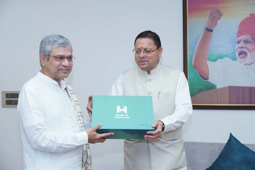 मुख्यमंत्री धामी ने केंद्रीय रेल मंत्री अश्विनी वैष्णव से की मुलाकात, उत्तराखंड के लिए रखीं कई अहम रेल परियोजनाओं की मांग