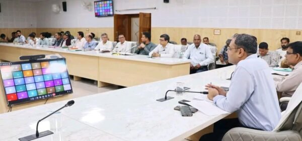 जिलाधिकारी गौरव कुमार ने गोपेश्वर में जनता मिलन कार्यक्रम में सुनी लोगों की समस्याएं 