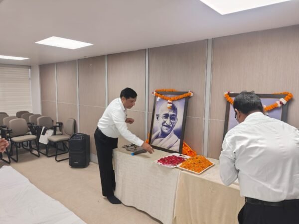 एमडीडीए  उपाध्यक्ष बंशीधर तिवारी ने राष्ट्रपिता महात्मा गांधी एवं पूर्व प्रधानमंत्री भारत रत्न लाल बहादुर शास्त्री की जयंती पर किया भावपूर्ण स्मरण 