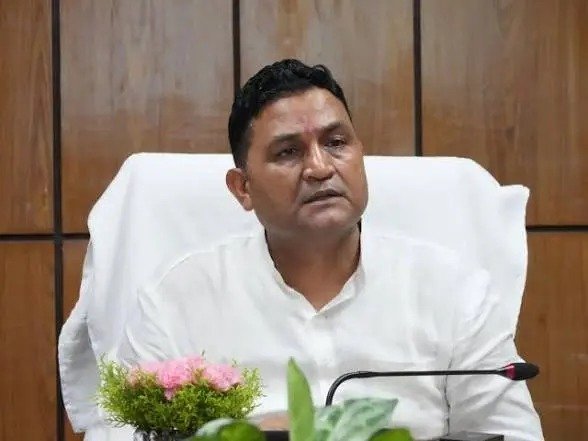 नैनीताल में खराब और क्षतिग्रस्त मोटर मार्गों को लेकर मंत्री राम सिंह कैड़ा ने लोक निर्माण विभाग के अधिकारियों को दिए सख्त निर्देश