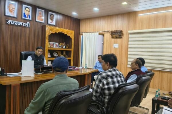 प्रशिक्षण तक सीमित नहीं, युवाओं को रोजगार से जोड़ें अधिकारी : जिलाधिकारी प्रशांत आर्य