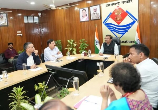 पुरानी एवं बार बार खराब हो रही 108 एम्बुलेंस वाहनों को तत्काल बदला जाए: मुख्य सचिव आनन्द बर्द्धन
