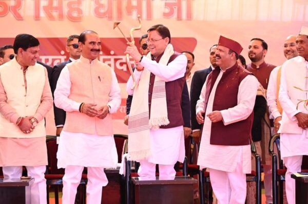 मुख्यमंत्री धामी ने पिथौरागढ़ को 284 करोड़ से अधिक की विकास योजनाओं की दी सौगात