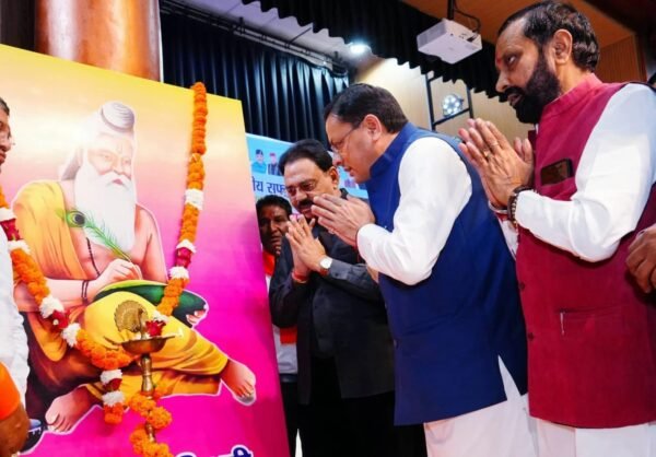 महर्षि वाल्मीकि प्रकटोत्सव पर निकली शोभायात्रा, मुख्यमंत्री धामी ने किया प्रतिभाग 